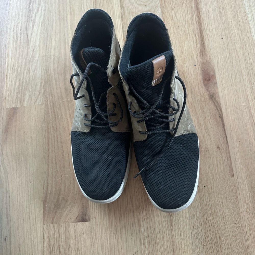 Men’s Timberland chukka boots. Tan and Blue size 9.5